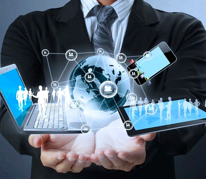 Oficina moderna con estaciones de trabajo conectadas en red